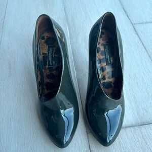Dolce & Gabanna made an Italy heels closed toe.  Size 37.5